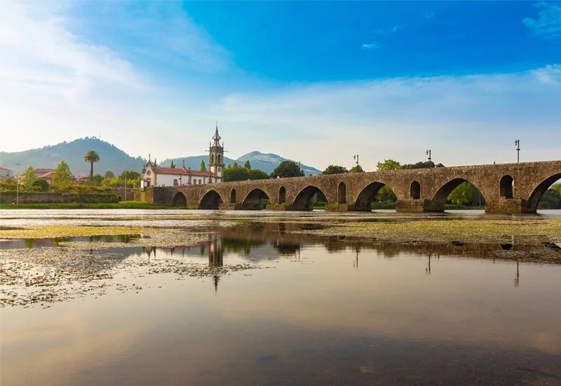 Aldeias da Mesa dos 4 Abades: Estratégia de Desenvolvimento do Território